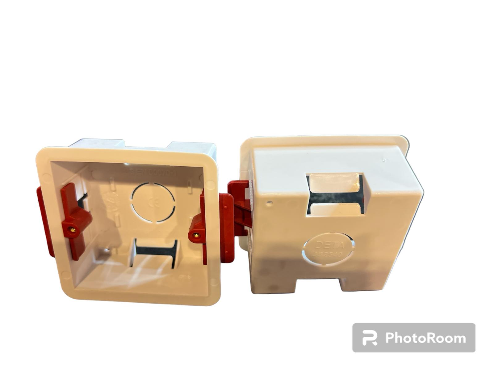 Plastic 35mm Single Pattress Box - Image 7